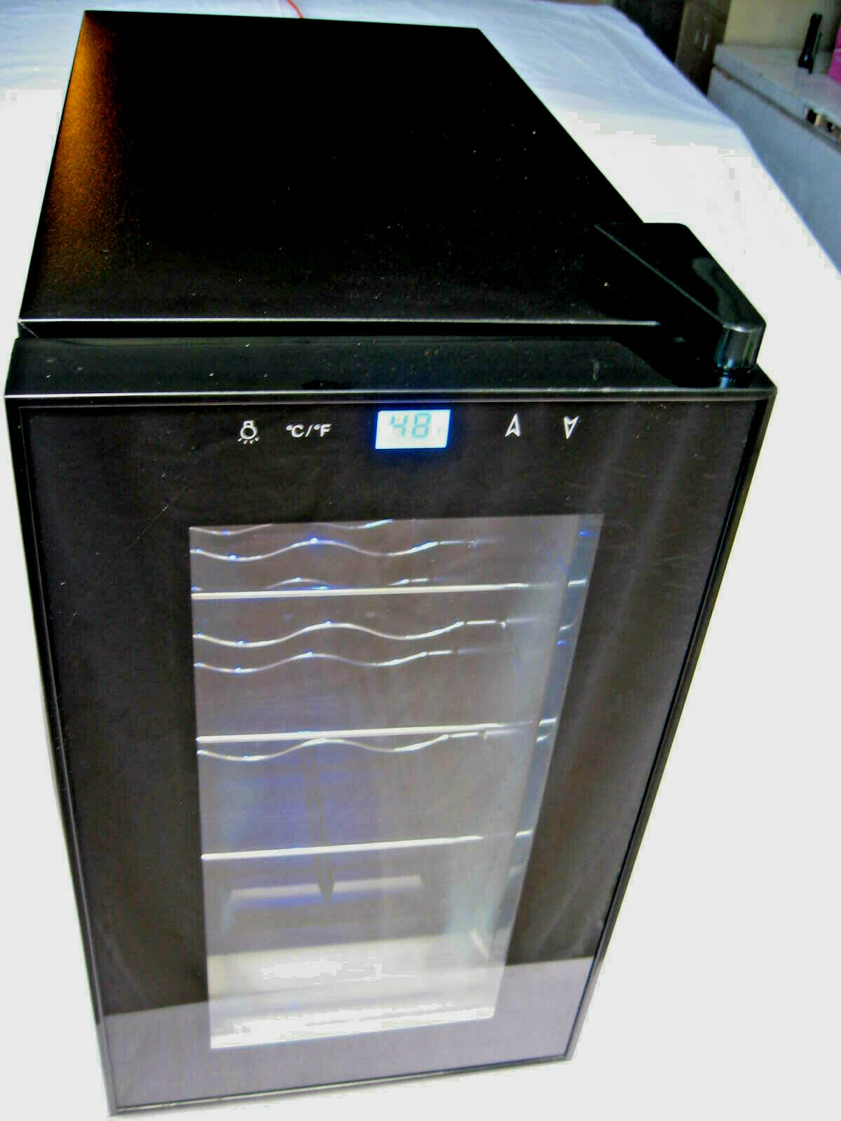 Candor Electric CW-25FD1 LED 8-bottle Digital Wine